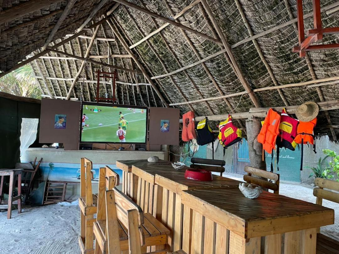 הוסטל דאר א-סאלאם Mikadi Beach Camp & Backpackers מראה חיצוני תמונה